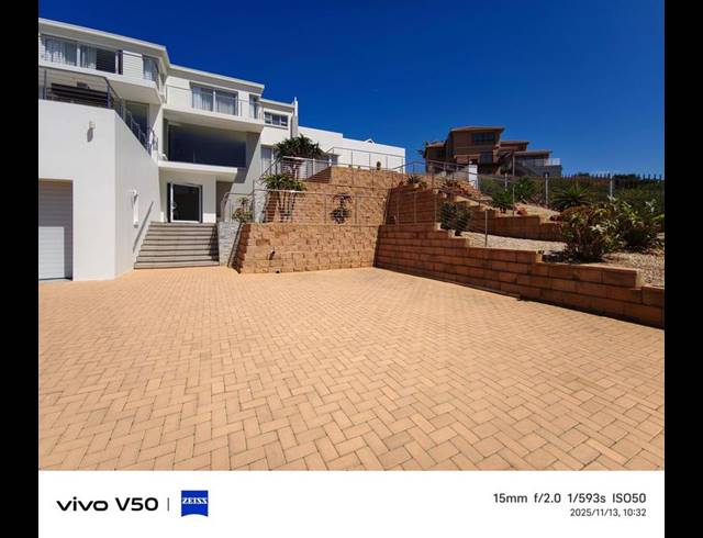 4 BEDROOM HOUSE FOR SALE IN HARTENBOS HEUWELS